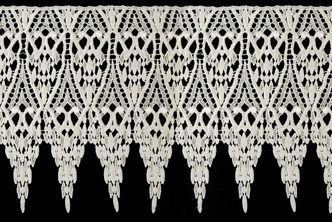 10 1/4" Graceful Arabesque Ivory Venise Lace