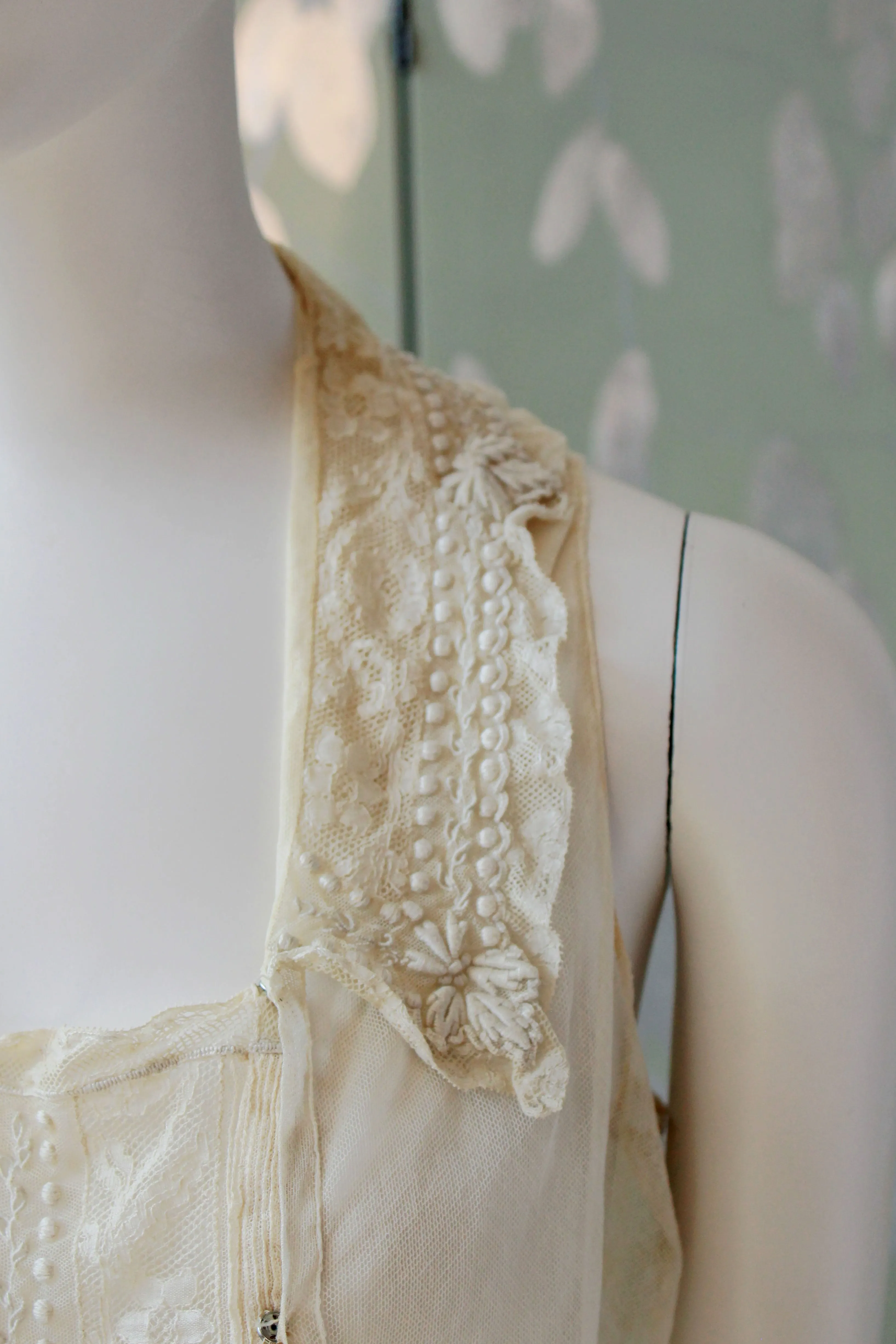 Early 1900s-1910s Sheer Silk Net Embroidered Lace Collar Blouse Corset Cover